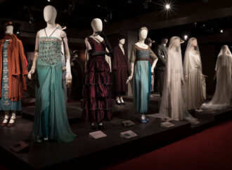 Costume din serialul „Downton Abbey” sunt scoase la licitație