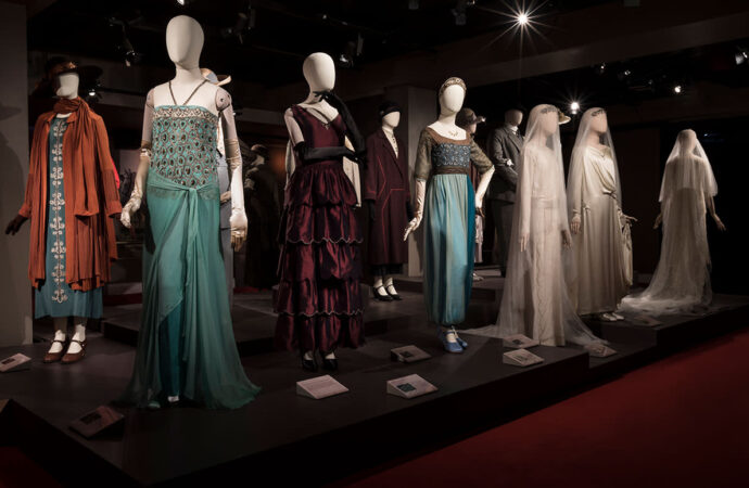 Costume din serialul „Downton Abbey” sunt scoase la licitație