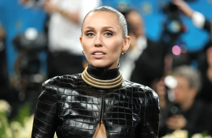 Miley Cyrus va renunța să mai susțină turnee pentru noul album Miley Cyrus va renunța să mai susțină turnee pentru noul album