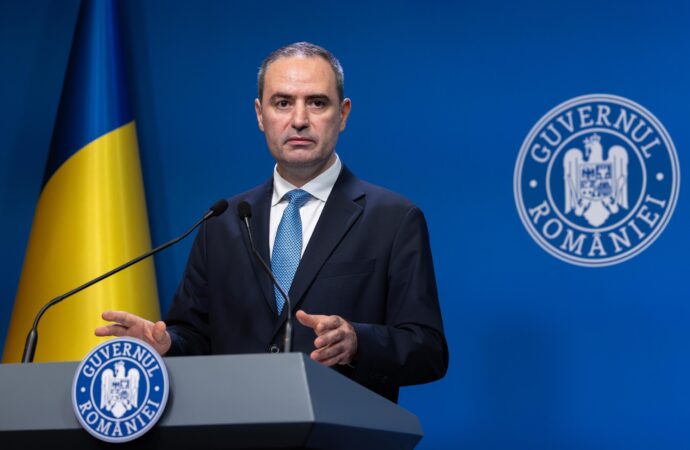 Dacă o firmă se înființează după 1 ianuarie, trebuie să aibă un capital social de 8.000 de lei. Anunțul ministrului de Finanțe Dacă o firmă se înființează după 1 ianuarie, trebuie să aibă un capital social de 8.000 de lei. Anunțul ministrului de Finanțe