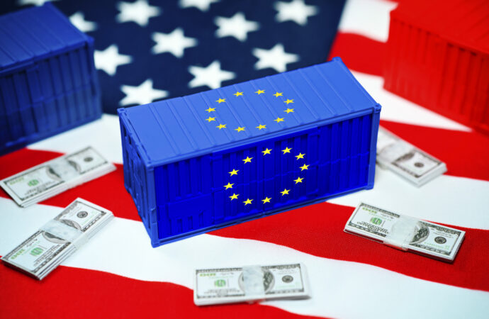 În schimbul unor taxe vamale mai mici pe mașini, UE elimină taxele pe importurile de bunuri industriale din SUA