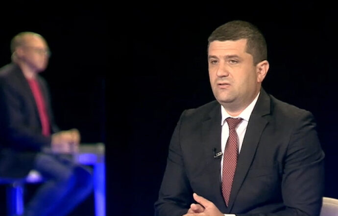 Asta nu înseamnă că oamenii vor rămâne fără salarii Asta nu înseamnă că oamenii vor rămâne fără salarii