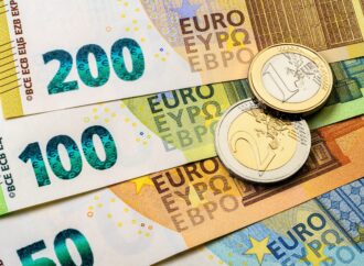 „La sfârșitul anului vom dispune de întreaga tehnologie necesară tipăririi bancnotelor euro” „La sfârșitul anului vom dispune de întreaga tehnologie necesară tipăririi bancnotelor euro”