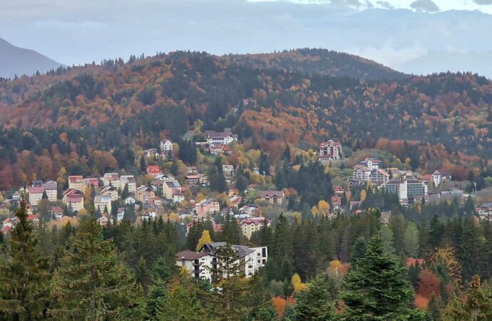 Cât costă un sejur la munte în vacanța de toamnă. Ce includ ofertele și care sunt stațiunile din România pe care le preferă turiștii