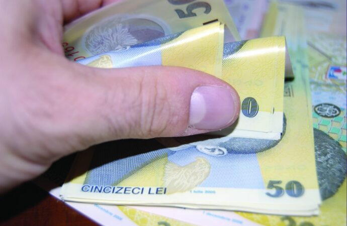 Austeritate pentru români, belșug pentru BĂNCI. Profit URIAȘ, de miliarde, în prima jumătate din 2025. Avem printre cele mai mari dobânzi din UE