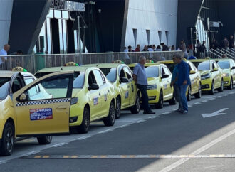 Câți bani a cerut un taximetrist unui turist, pentru o cursă de doar 2 km, din Aeroportul Iași. Nici în New York nu costă atât!