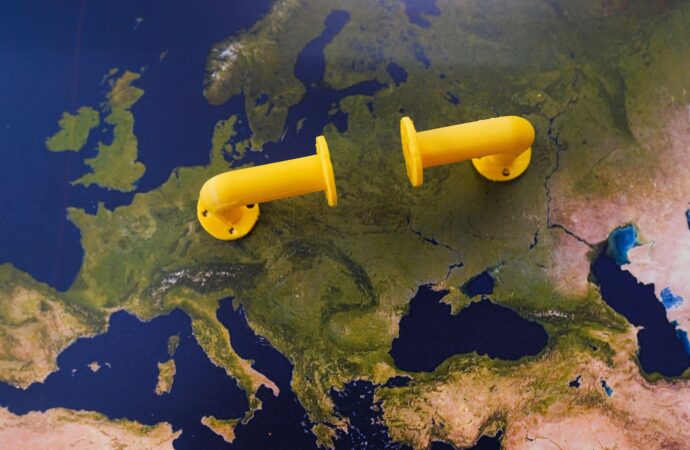 UE își menține planurile de eliminare treptată a importului de petrol din Rusia până în 2028