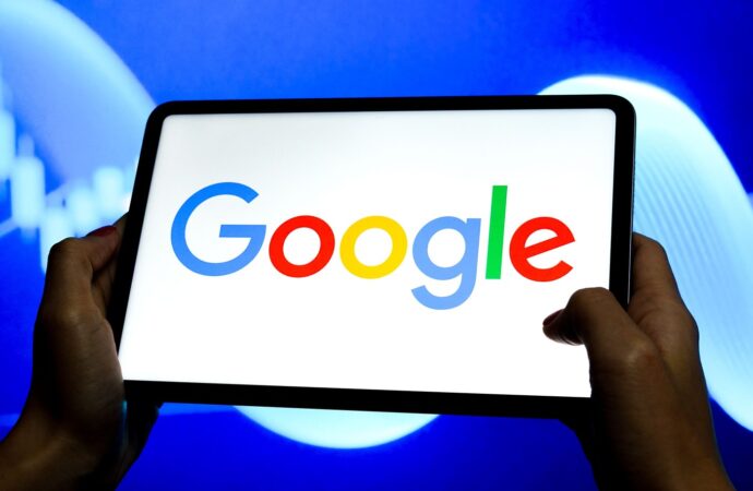 Comisia Europeană a amendat Google cu aproape trei miliarde de euro / Compania trebuie să plătească alte 420 de milioane de dolari în SUA Comisia Europeană a amendat Google cu aproape trei miliarde de euro / Compania trebuie să plătească alte 420 de milioane de dolari în SUA