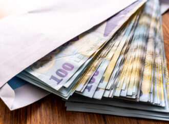 Ratele românilor cu credite în lei vor CREȘTE semnificativ, de la 1 octombrie 2025, după ce IRCC a atins un record istoric. Cât vor plăti în plus