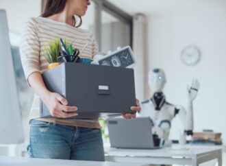 Directorul unei companii de software a concediat 4.000 de angajați. Toate posturile unui întreg departament au fost desființate din cauza A.I.