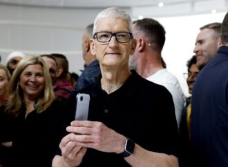iPhone 17, un smartphone „subțire” de criză, a fost lansat