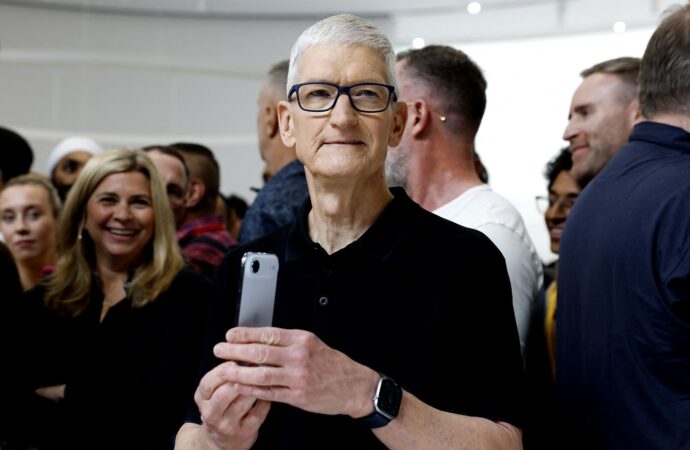 iPhone 17, un smartphone „subțire” de criză, a fost lansat