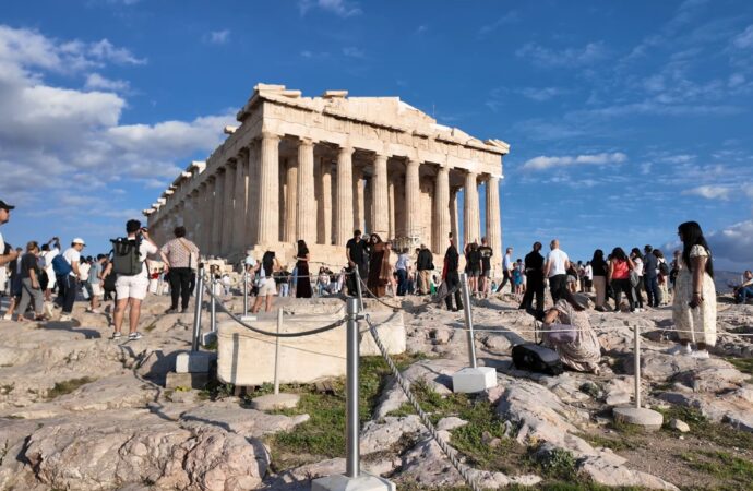 Partenonul, celebrul templu al zeiței Atena de pe Acropolă, renaște: pentru prima dată în 20 de ani, fără schele. Detalii inedite Partenonul, celebrul templu al zeiței Atena de pe Acropolă, renaște: pentru prima dată în 20 de ani, fără schele. Detalii inedite