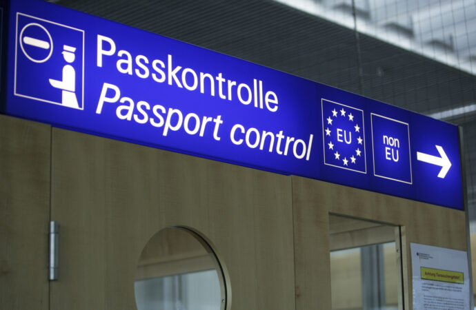 „Vom ști cine intră în UE, când și unde.” Posibile congestii pe aeroporturi