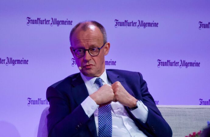 Cancelarul Merz pariază în continuare pe motorul termic /Întreaga industrie auto germană depinde de el