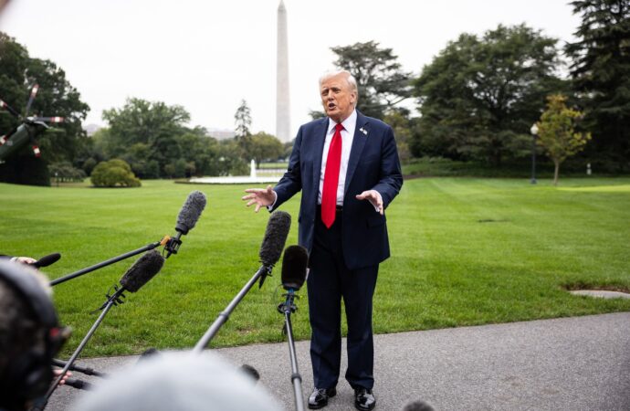 Aliații lui Trump depun eforturi pentru evitarea BLOCAJULUI instituțional /Sute de mii de angajați riscă să intre în șomaj tehnic Aliații lui Trump depun eforturi pentru evitarea BLOCAJULUI instituțional /Sute de mii de angajați riscă să intre în șomaj tehnic