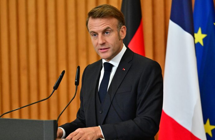 Starea deplorabilă a Franței nu se va îmbunătăți prin amânarea reformelor /Macron este în impas