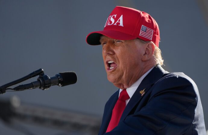 Trump vrea să aplice tarife vamale asupra importurilor de camioane /Acțiunea ar putea genera noi tensiuni cu UE