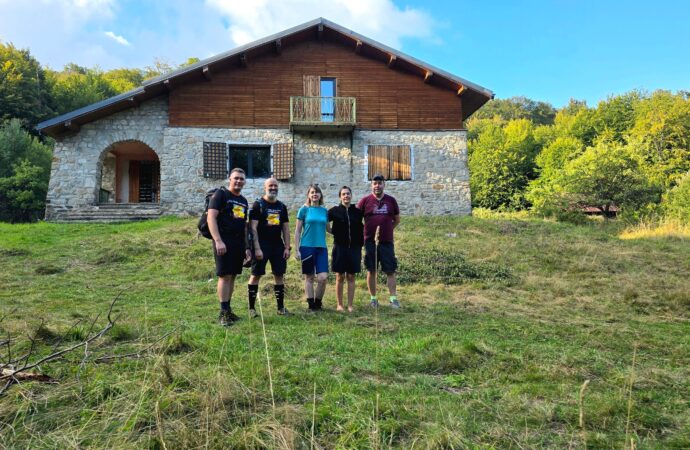 Via Transilvanica într-o zi. Interviu cu Radu Dumitru: „Este atât de solemnă atmosfera în aceste păduri, încât și-a găsit aici casă și un arbore Sequoiadendron giganteum” Via Transilvanica într-o zi. Interviu cu Radu Dumitru: „Este atât de solemnă atmosfera în aceste păduri, încât și-a găsit aici casă și un arbore Sequoiadendron giganteum”