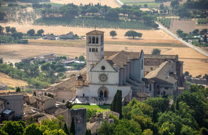 REPORTAJ Vacanță în Umbria, frumusețea discretă a Italiei rurale: vin vechi, sate liniștite și arhitectură impresionantă REPORTAJ Vacanță în Umbria, frumusețea discretă a Italiei rurale: vin vechi, sate liniștite și arhitectură impresionantă
