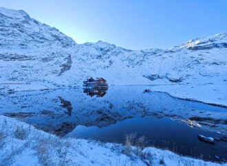 Călătorie de iarnă în ținutul lacurilor glaciare. Lacul Bâlea, „perla” munților Făgăraș, accesibilă cu telecabina Călătorie de iarnă în ținutul lacurilor glaciare. Lacul Bâlea, „perla” munților Făgăraș, accesibilă cu telecabina