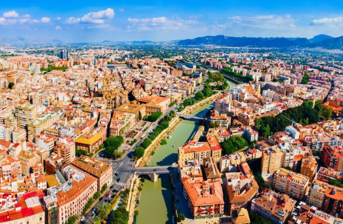 Orașul european puțin cunoscut turiștilor: soare, gastronomie și prețuri mici în sezonul rece. Este supranumit „grădina Europei” Orașul european puțin cunoscut turiștilor: soare, gastronomie și prețuri mici în sezonul rece. Este supranumit „grădina Europei”