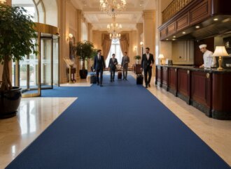 Covoare antiderapante pentru hoteluri și SPA: ce cer standardele moderne de siguranță Covoare antiderapante pentru hoteluri și SPA: ce cer standardele moderne de siguranță