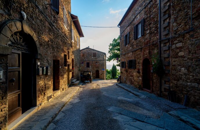 Orașul din inima Toscanei care oferă până la 20.000 de euro pentru a atrage noi familii. Ce obligații au locuitorii Orașul din inima Toscanei care oferă până la 20.000 de euro pentru a atrage noi familii. Ce obligații au locuitorii