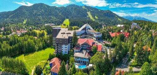 Cu cât se vinde cea mai scumpă vilă din România, aflată lângă Castelul Bran: are cinema privat, SPA, jacuzzi pentru 20 de persoane și un iaz cu pești Cu cât se vinde cea mai scumpă vilă din România, aflată lângă Castelul Bran: are cinema privat, SPA, jacuzzi pentru 20 de persoane și un iaz cu pești