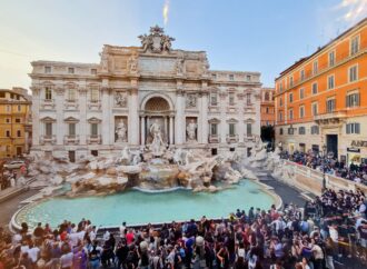 Turiștii care vor să se apropie de Fontana di Trevi din Roma vor fi nevoiți să plătească o taxă