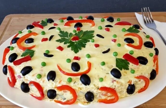 Ce nu trebuie să lipsească din salata de boeuf. Ingredientul secret al gospodinelor