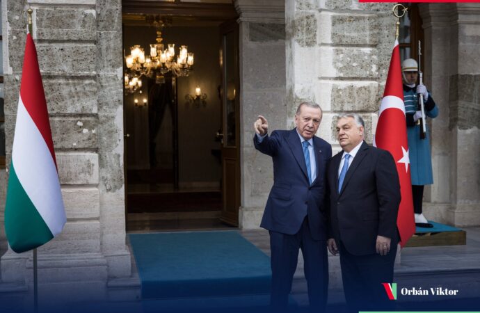 Viktor Orbán lasă în ofsaid UE și își securizează livrările de gaze. După Trump și Putin, premierul Ungariei bate palma și cu Erdogan Viktor Orbán lasă în ofsaid UE și își securizează livrările de gaze. După Trump și Putin, premierul Ungariei bate palma și cu Erdogan