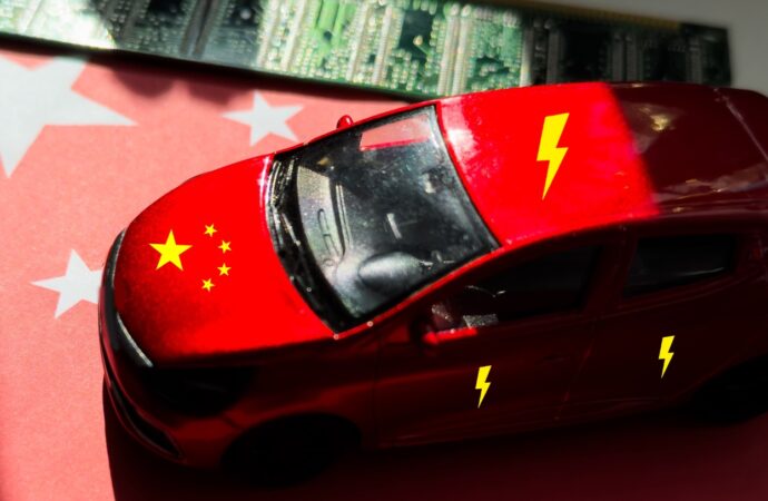 Piața globală a ajuns inundată de mașinile chinezești care nu se pot vinde în China Piața globală a ajuns inundată de mașinile chinezești care nu se pot vinde în China