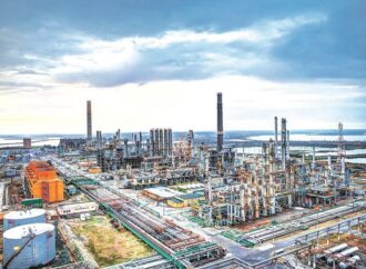 Presiunea fiscală lovește Rompetrol. Grupul ia în calcul oprirea rafinăriilor Petromidia și Vega din februarie. Petrobrazi, singura unitate activă Presiunea fiscală lovește Rompetrol. Grupul ia în calcul oprirea rafinăriilor Petromidia și Vega din februarie. Petrobrazi, singura unitate activă
