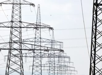 Zeci de mii de consumatori din județul Alba sunt în continuare fără electricitate. Viscolul a provocat avarii semnificative