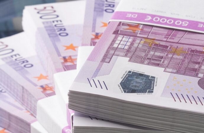 Guvernul crește plafonul de împrumut la aproape 100 miliarde de euro Guvernul crește plafonul de împrumut la aproape 100 miliarde de euro