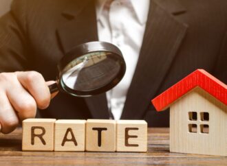 Ratele creditelor în lei scad, din aprilie 2026. Cu cât vor plăti mai puțin românii care au luat bani de la bănci Ratele creditelor în lei scad, din aprilie 2026. Cu cât vor plăti mai puțin românii care au luat bani de la bănci