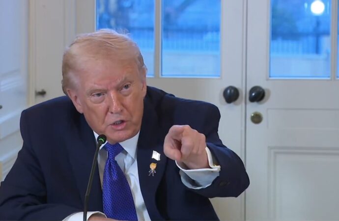 Donald Trump anunță că este deschis pentru afaceri cu Rusia și China după ce a preluat tot petrolul Venezuelei Donald Trump anunță că este deschis pentru afaceri cu Rusia și China după ce a preluat tot petrolul Venezuelei