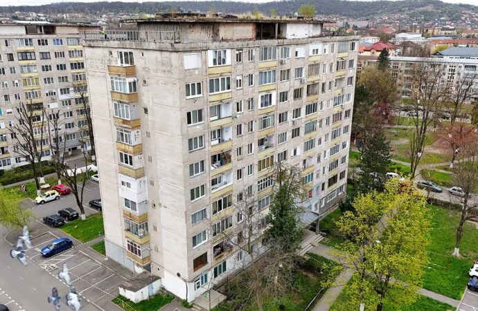 Orașul mare din România în care o garsonieră se vinde cu doar 3.400 euro, acum, în 2026