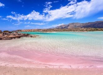 Paradisul roz din Creta. A fost votată a doua cea mai frumoasă plajă din lume Paradisul roz din Creta. A fost votată a doua cea mai frumoasă plajă din lume