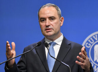 Ministrul Finanțelor habar nu are ce se întâmplă cu fondurile europene. Întrebat dacă aceste sume sunt transformate în lei și plasate în bănci, pentru câștiguri din dobânzi, ministrul a spus că nu știe Ministrul Finanțelor habar nu are ce se întâmplă cu fondurile europene. Întrebat dacă aceste sume sunt transformate în lei și plasate în bănci, pentru câștiguri din dobânzi, ministrul a spus că nu știe