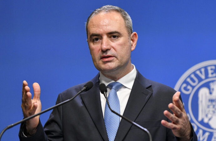 Ministrul Finanțelor habar nu are ce se întâmplă cu fondurile europene. Întrebat dacă aceste sume sunt transformate în lei și plasate în bănci, pentru câștiguri din dobânzi, ministrul a spus că nu știe