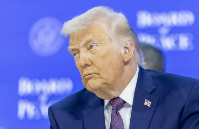 Trump a îndemnat Europa să fie „foarte precaută” din cauza „problemelor grave legate de migrație și energia verde” Trump a îndemnat Europa să fie „foarte precaută” din cauza „problemelor grave legate de migrație și energia verde”