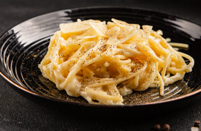 Cum se prepară cele mai cremoase paste Quatro Formaggi, în 30 de minute. Lista cu ingredientele necesare Cum se prepară cele mai cremoase paste Quatro Formaggi, în 30 de minute. Lista cu ingredientele necesare