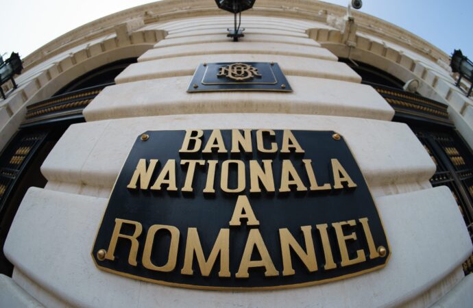 BNR avertizează că prețurile vor scădea mai greu decât se speră. Ce se întâmplă cu inflația și salariile în 2026 BNR avertizează că prețurile vor scădea mai greu decât se speră. Ce se întâmplă cu inflația și salariile în 2026