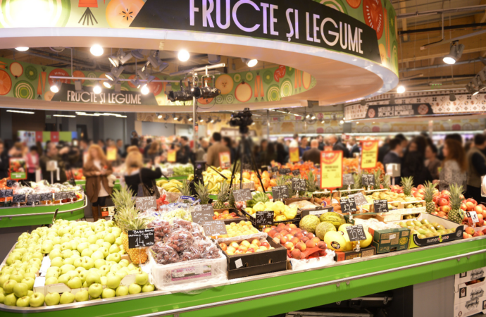 România importă fructe și legume de miliarde de euro. Comerciații dau vina și pe cumpărătorii care preferă aspectul în detrimentul calității