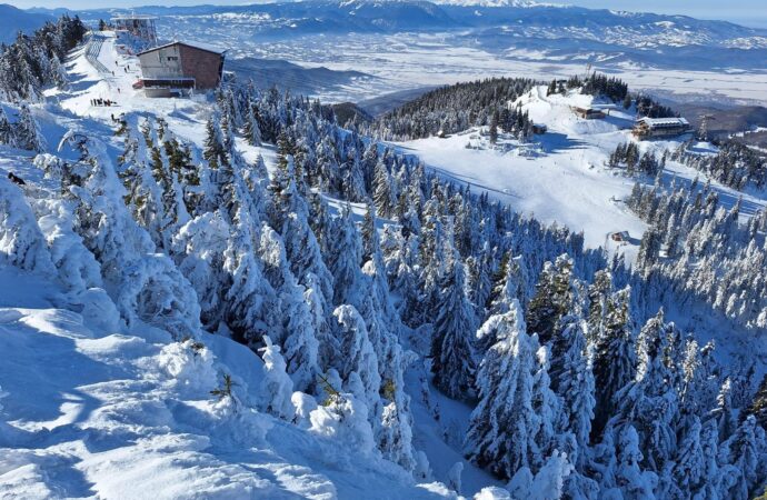 Unde mergem în vacanța de schi. 10 destinații de vis din România la nivelul Alpilor austrieci Unde mergem în vacanța de schi. 10 destinații de vis din România la nivelul Alpilor austrieci