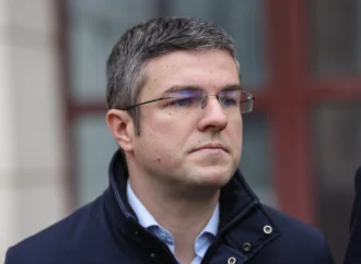 Strategia Guvernului Bolojan în lupta cu recesiunea este “speranța”. Dezvăluirea îi aparține ministrului Economiei, USR-istul Irineu Darău Strategia Guvernului Bolojan în lupta cu recesiunea este “speranța”. Dezvăluirea îi aparține ministrului Economiei, USR-istul Irineu Darău