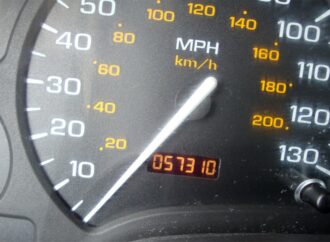 Care sunt cele mai mari riscuri ale mașinilor second-hand provenite din import. În România cele mai multe vehicule au kilometrajul modificat Care sunt cele mai mari riscuri ale mașinilor second-hand provenite din import. În România cele mai multe vehicule au kilometrajul modificat