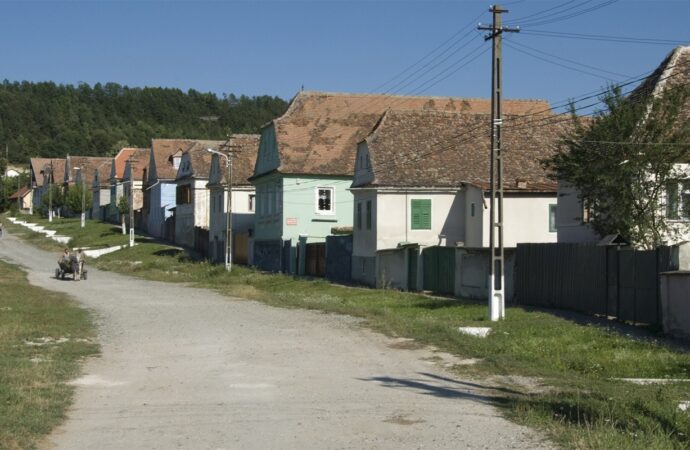 Localitatea din România în care o casă costă doar 7.000€ acum, în februarie 2026. Se vinde cu teren de 322 mp